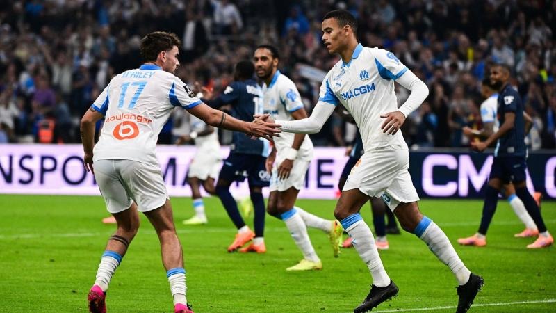 20岁的布朗尼第一次在比赛中遇到字母哥